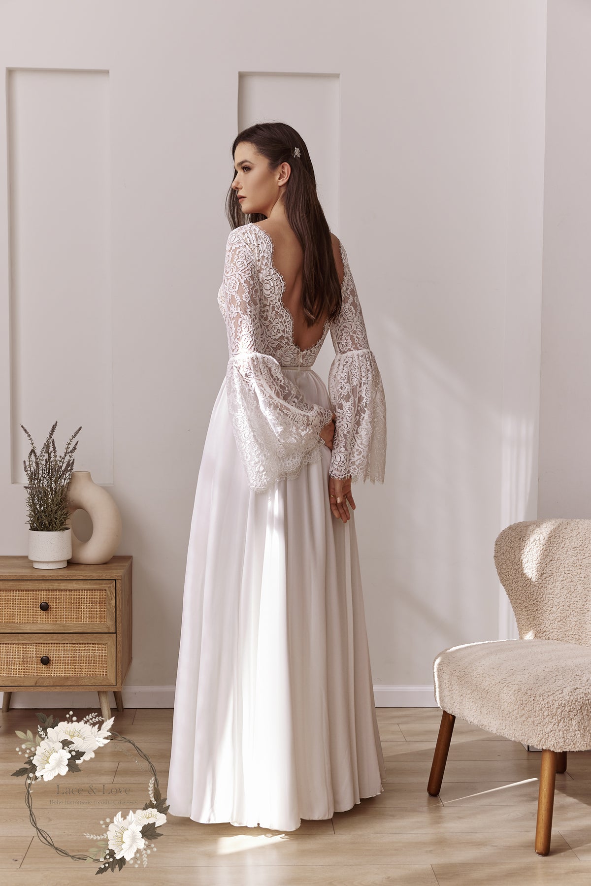 boho wedding dress for large bust Long Sleeve Lace Bottom Size:28x34 paired with the flowing cathedral-train Buy BCBGMax Azria Women's
